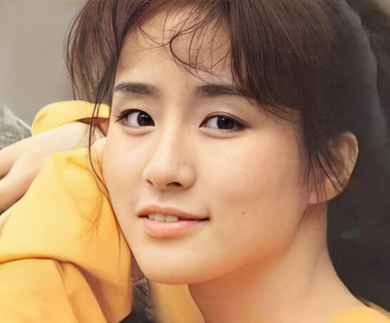 Singer Lee Ji-yeon. Click to listen to her discography!