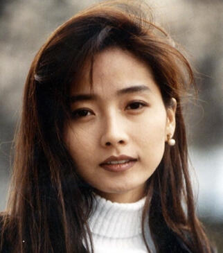 Singer Kang Susie. Click here for an 80s-90s Female Dance Music Playlist!
