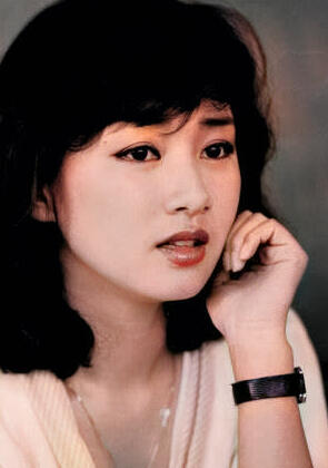 Actress Jung Yoon-hee. Click here for a 50s-70s Korean playlist!
